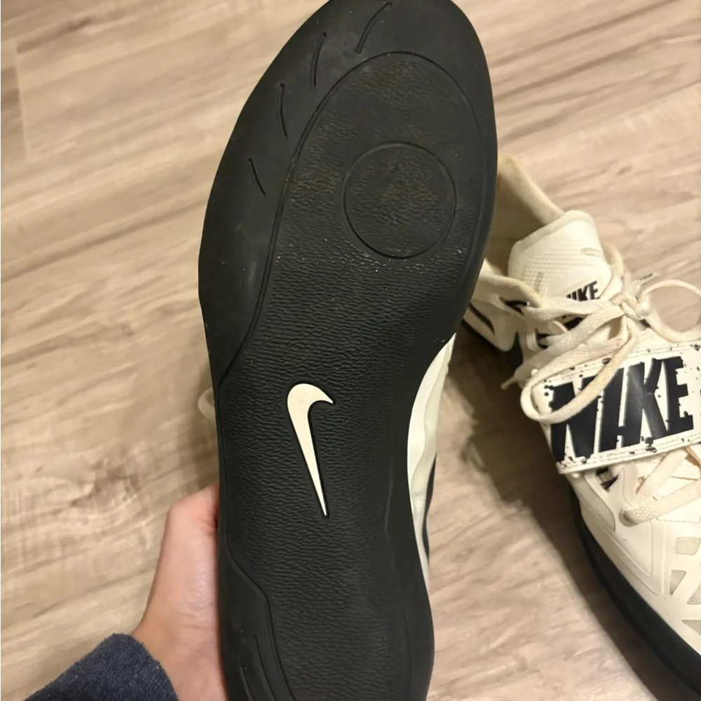 Nike Black and White Field Throws Shoes - Picture 4 of 5